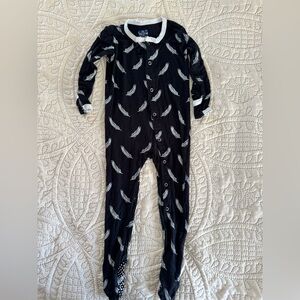 Kickee pants black feather footie